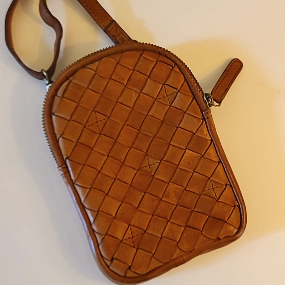 Vilenca Italian leather crossbody euc
